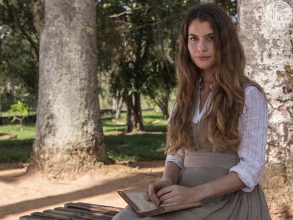 Lívia (Alinne Moraes) vai para o convento e se torna noviça por imposição da mãe, na novela 'Além do Tempo'
