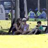 Thiago Rodrigues e Cristiane Dias se divertiram durante passeio com o filho, Gabriel, de 6 anos, em São Conrado, Zona Sul do Rio, na tarde deste sábado, 6 de junho de 2015