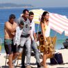 Marcos Pasquim e Camila Pitanga gravaram sequência da novela 'Babilônia', na praia de Copacabana, Zona Sul do Rio de Janeiro, nesta segunda-feira, 8 de junho de 2015