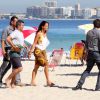 Marcos Pasquim e Camila Pitanga gravaram sequência da novela 'Babilônia', na praia de Copacabana, Zona Sul do Rio de Janeiro