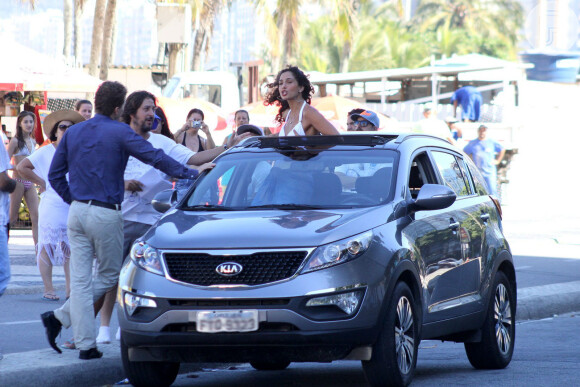 Thiago Fragoso e Camila Pitanga gravaram sequência da novela 'Babilônia', na praia de Copacabana, Zona Sul do Rio de Janeiro