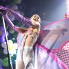 Miey Cyrus aparece com seios à mostra em show nos Estados Unidos