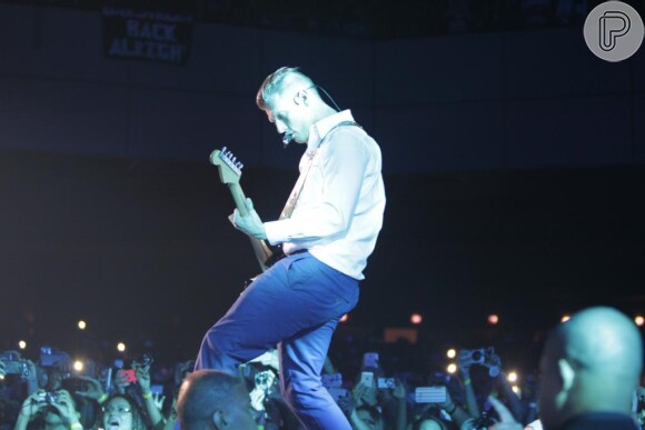 Nick Carter, guitarrista do Backstreet Boys, foi para junto da plateia durante show da banda