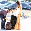 Paulinho Vilhena e Thaila Ayala embarcam no aeroporto Santos Dumont, em 11 de junho de 2013