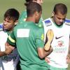 Depois da coletiva de imprensa desta quinta, Neymar treinou com os companheiros
