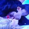 Vera Viel e Rodrigo Faro se beijam no programa