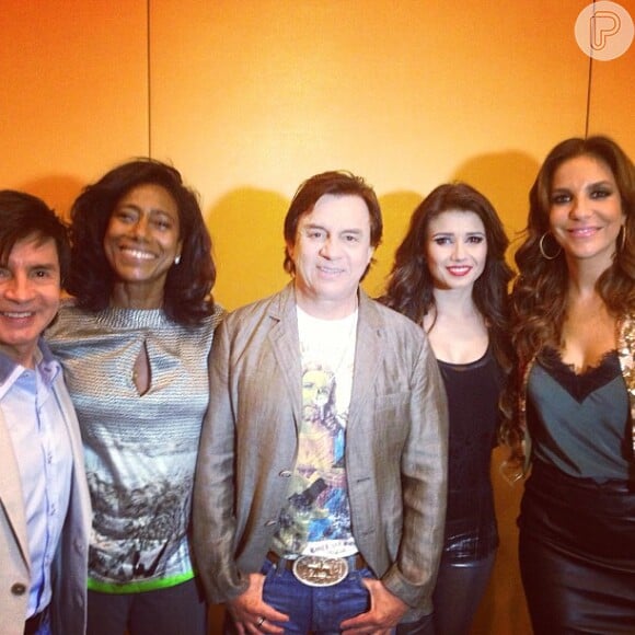Nos bastidores, Ivete Sangalo postou foto ao lado da dupla Chitãozinho e Xororó, a jornalista Glória Maria e a cantora Paula Fernandes