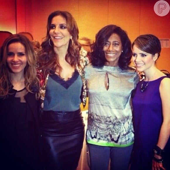 Ivete postou em seu Instagram mais uma imagem nos bastidores: ela, Leona Cavalli, Sandy e Gória Maria