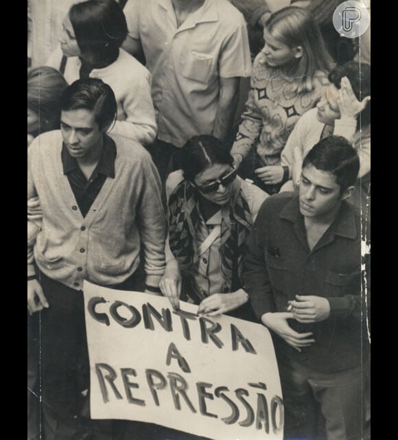 Em tempo de lutas pela democracia, o aniversariante, que também sempre foi bem ativo políticamente, foi às rua na histórica Passeata dos Cem Mil, no dia 26 de junho de 1968