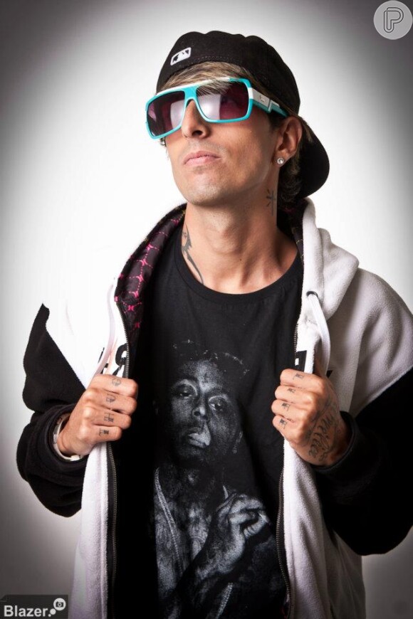 O rapper Diego Villanueva, do grupo Bonde da Stronda, nega romance com Bruna Marquezine