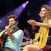 Paula Fernandes canta com Daniel pela primeira vez em show, neste domingo, 5 de julho de 2015