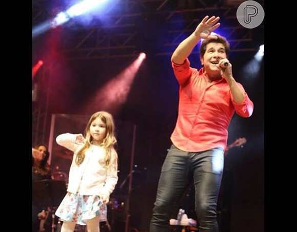 Daniel também recebeu a filha mais velha, Lara, de 5 anos, no palco de seu show em Porto Alegre, Rio Grande do Sul