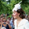 No detalhe, Kate Middleton aparece com as peças da tradicional grife britânica, Mappin & Webb, fundada em 1775