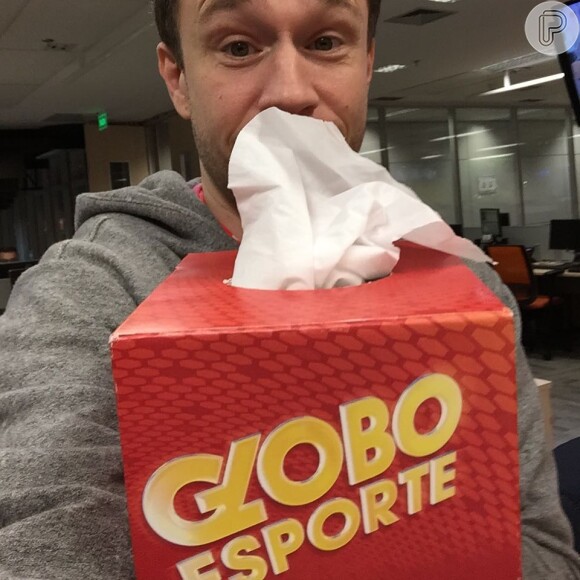 Antes do programa, Tiago Leifert postou uma foto com uma caixa de lenços de papel e brincou: 'Chora Leifert'