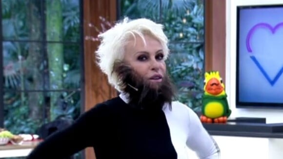 Ana Maria Braga aparece de barba no 'Mais Você': 'Tá parecendo um lobisomem'