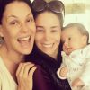 Danielle Winits paparicou a filha caçula de Carolina Ferraz e postou a foto no Instagram: 'In love. Princesa'