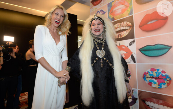 Ana Hickmann e Elke Maravilha na inauguração da loja de maquiagem M.A.C Cosmetics, nesta segunda-feira, 6 de julho de 2015, em São Paulo