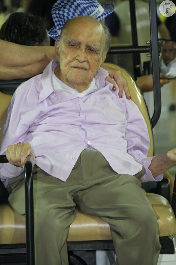 Oscar Niemeyer completaria 105 anos no dia 15 de dezembro de 2012