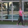 Sophie Charlotte levou seu cachorrinho para passear na orla do Rio de Janeiro nesta terça-feira, 7 de julho de 2015