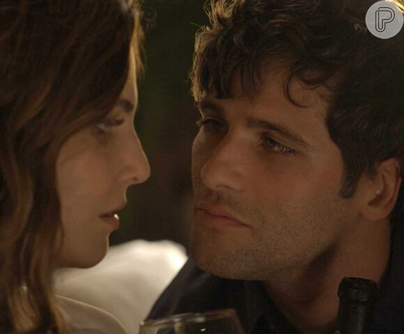 Murilo (Bruno Gagliasso) transa com Cris (Tainá Müller) para se vingar de Vinícius (Thiago Fragoso), na novela 'Babilònia', em 13 de julho de 2015