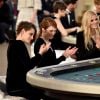 Durante todo o desfile da Chanel, Kristen Stewart e Julianne Moore fingiram apostar em uma mesa de blackjack. Segundo a "Associated Press" as duas arrancaram suspiros da plateia ao aparecerem de surpresa