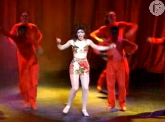 Claudia Raia em cena do musical 'Não Fuja da Raia', de 1991