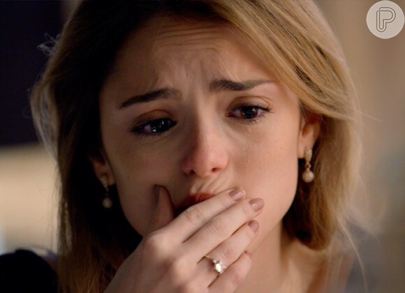 Júlia (Isabelle Drummond) ficou arrasada por desistir da viagem com Felipe (Michel Noher), na novela 'Sete Vidas'