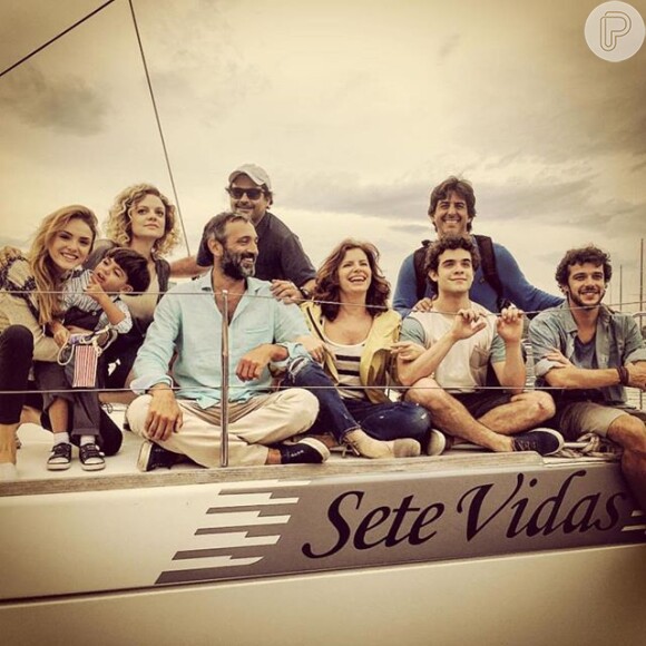 Em seu Instagram, Jayme Matarazzo publicou uma foto dos atores no barco de Miguel (Domingos Montagner), na cena final de 'Sete Vidas'