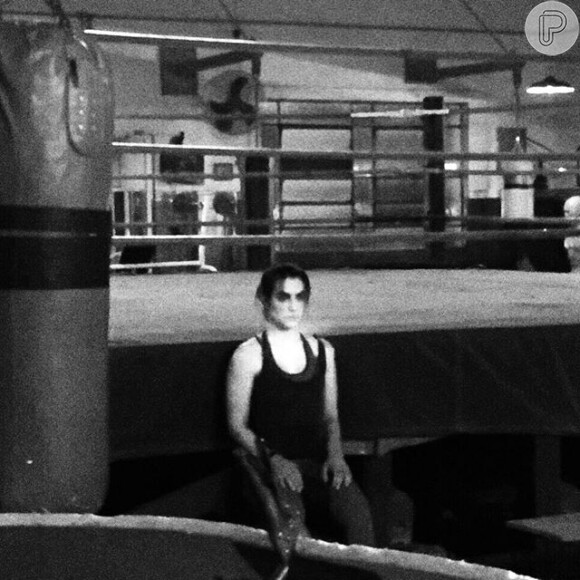 Cleo Pires se preparando para mais uma cena do filme