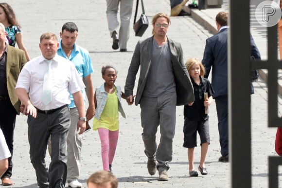 Brad Pitt cancela, em 21 de junho de 2013, a vinda ao Brasil, programada para amanhã, por causa das manifestações que estão tomando o país