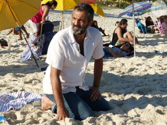 Miguel (Domingos Montagner) perdeu o filho na praia, na novela 'Sete Vidas'