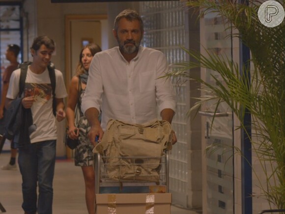 Miguel (Domingos Montagner) se muda para Fernando de Noronha, na novela 'Sete Vidas'