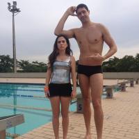 Tatá Werneck faz piada da diferença de altura com o ex-nadador Gustavo Borges