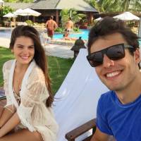 Camila Queiroz levou namorado para gravações de 'Verdades Secretas' no Nordeste