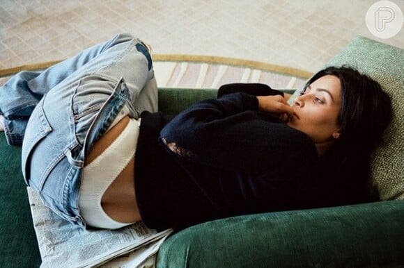 Kim Kardashian posou sem maquiagem em fotos feitas pela 'Vogue' espanhola e contou que está animada para ver a reação do público