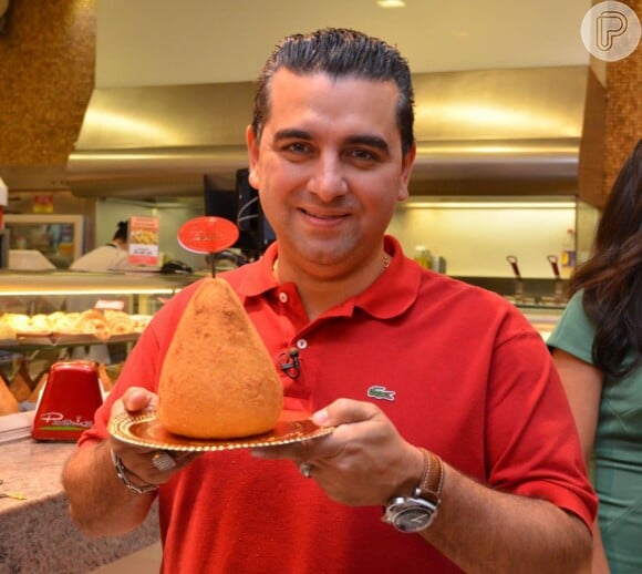 Buddy Valastro, o Cake Boss, esteve em uma panetteria paulista e experimentou várias guloseimas brasileira