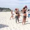 Danielle Winits e Anna Lima suaram a camisa em um treino funcional na praia da Barra da Tijuca, Zona Oeste do Rio, neste sábado, 18 de julho de 2015