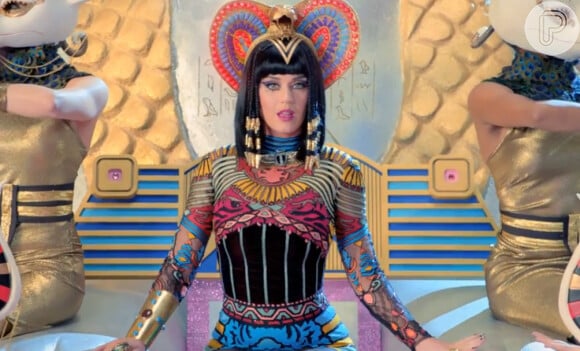 'Com apenas 22 anos, ela conseguiu colocar sete de seus singles no topo da parada de vendas digital no Brasil, por isso ela é comumente conhecido como Katy Perry brasileira', escreveu o blogueiro Josep Vinaixa, do blog 'Ultimate Music'