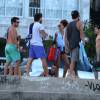 Sheron Menezzes curtiu ao lado de amigos e do noivo, Saulo Bernard, a praia do Leblon, na Zona Sul do Rio, neste domingo, 19 de julho de 2015
