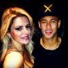 Mari Alexandre esbarrou com Neymar durante as férias do craque no Brasil e não perdeu a oportunidade de tirar uma foto com ele