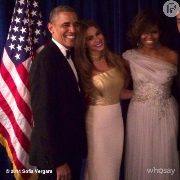 Em maio de 2014, Sofia Vergara tietou Barack Obama e Michelle Obama no tradicional jantar na Casa Branca. A estrela hollywoodiana publicou o clique em sua conta do Instagram
