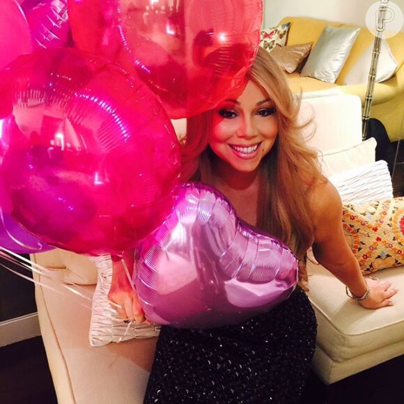 Mariah Carey mostra os balões que ganhou de um amigo