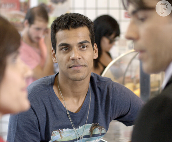 Ivan é professor de slackline e homossexual assumido na trama das nove da Globo