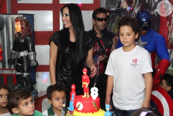 Alex, filho de Ronaldo e Michele Umezu, comemora o aniversário de 8 anos em uma casa de festas da Barra da Tijuca, RJ