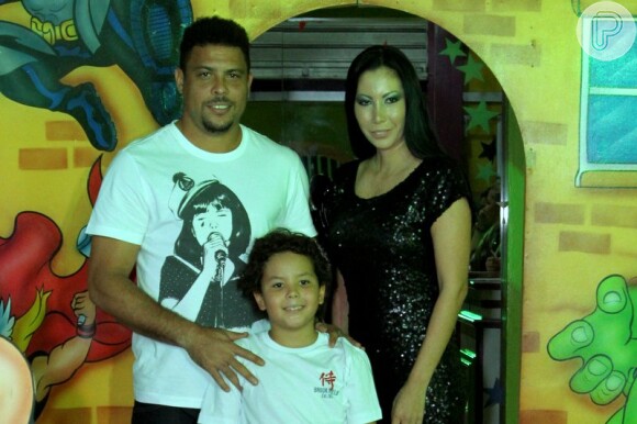 Ronaldo comemora o aniversário de 8 anos do filho Alex em uma casa de festas da Barra da Tijuca, RJ, em 27 de junho de 2013