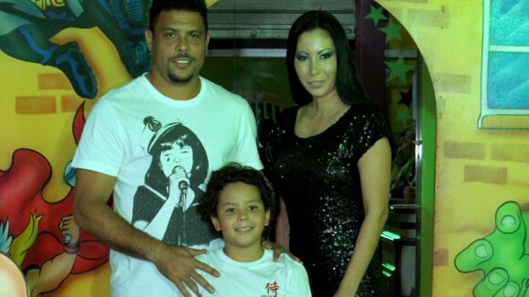 Ronaldo Fenômeno comemora aniversário do filho Alex em casa de festas na Barra