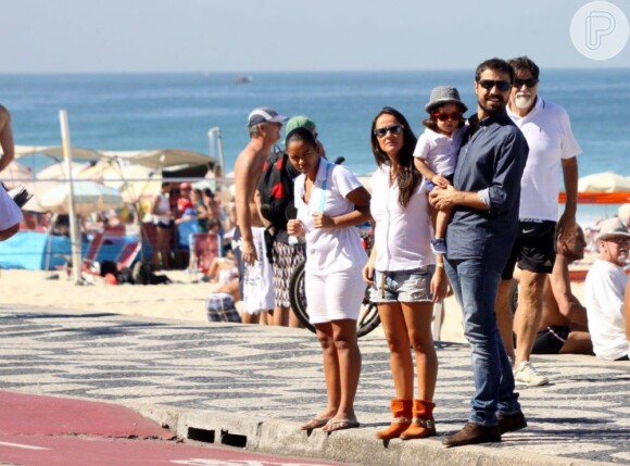 Ricardo Pereira curtiu sábado em família na praia do Leblon, Zona Sul do Rio de Janeiro, em 29 de junho de 2013
 