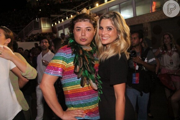 Flávia Alessandra posa com David Brasil na festa de Parintins neste sábado (29)