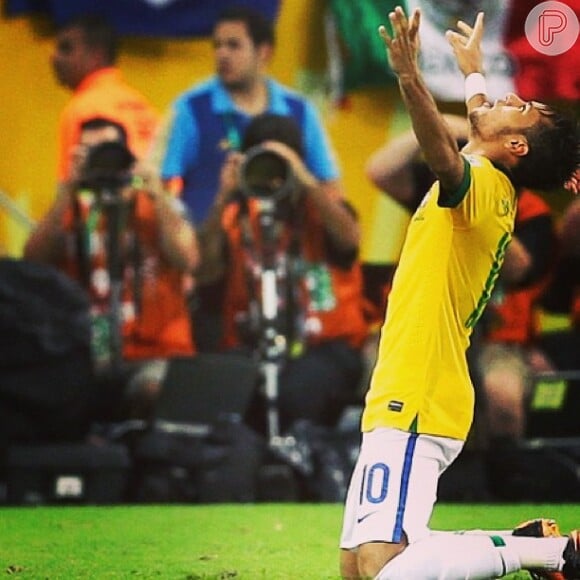 Bruna Marquezine publicou imagem do namorado, Neymar, na final da Copa das Confederações