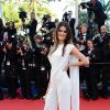A musa foi com um look todo branco para o Festival de Cannes deste ano que aconteceu em maio